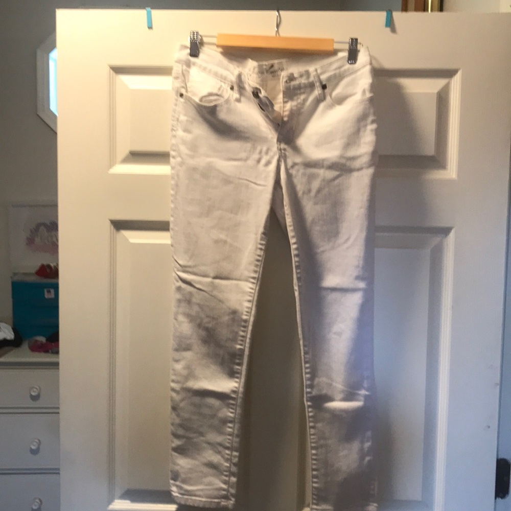 White Capri pants